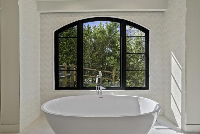 Image 30 of 52 For 5516 La Crescenta