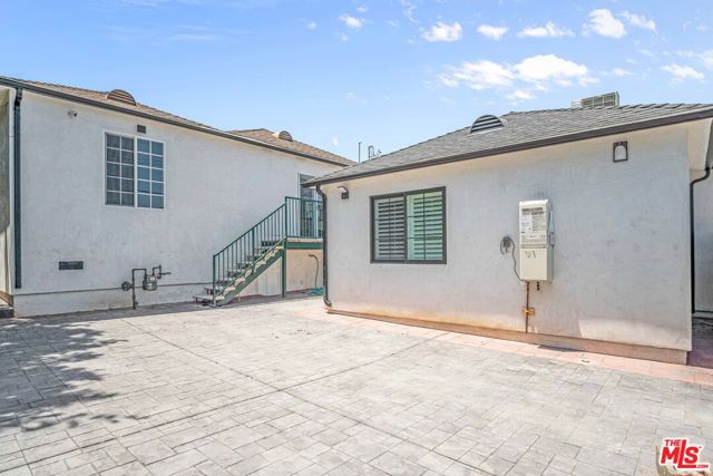 8322 Colegio Drive, Los Angeles CA: https://media.crmls.org/mediaz/2d9d5e18-fc28-4df4-949a-658703ff339e.jpg