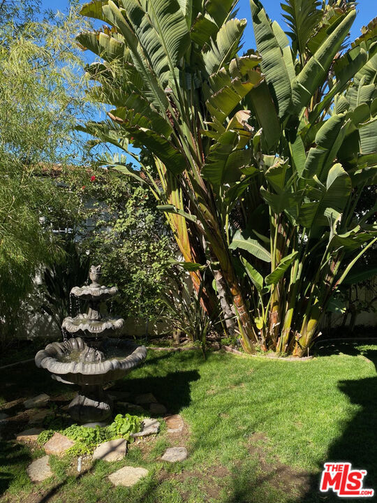 117 Navajo Lane, Topanga CA: https://media.crmls.org/mediaz/2d9da581-2cb8-4400-9201-b5aef2859f84.jpg