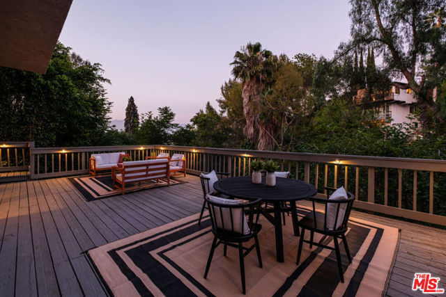 980 Oneonta Drive, Los Angeles CA: https://media.crmls.org/mediaz/2d9dba65-54de-4623-b3f7-a40f6fbb9b2f.jpg