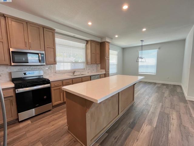 1587 Delemos Ave, Hayward CA: https://media.crmls.org/mediaz/2d9dcb92-5b8f-4929-bacc-6e9dd2f83548.jpg