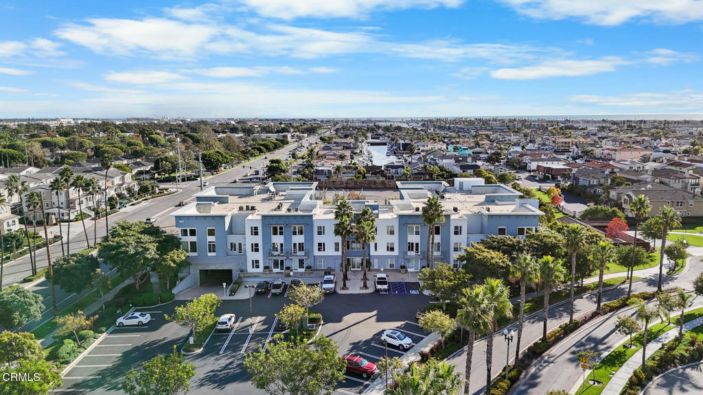 1901 Victoria Avenue #204