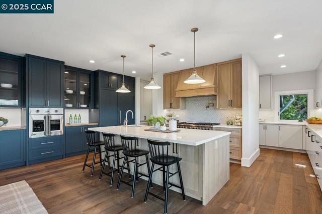 625 Sky Hy Cir, Lafayette CA: https://media.crmls.org/mediaz/2d9e36ba-2d19-4347-ab3c-a7732d60a66d.jpg