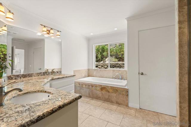 2342 CARIOCA PL, Vista CA: https://media.crmls.org/mediaz/2d9e6abe-279e-4195-8351-aceef6abf1d0.jpg