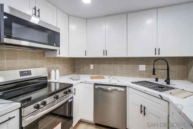 475 N N Midway Dr, Escondido CA: https://media.crmls.org/mediaz/2d9ee045-19b3-4fa9-b01e-444c756af42e.jpg