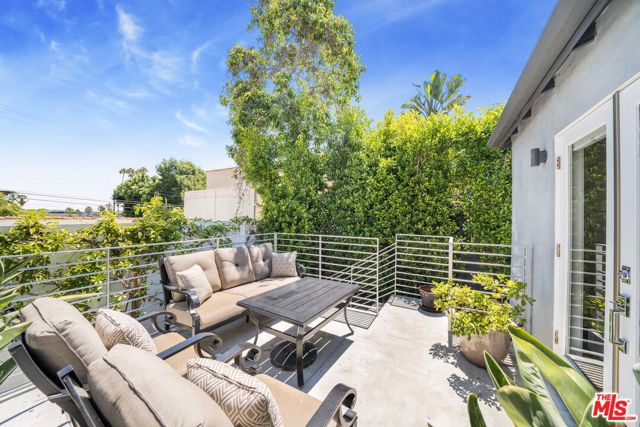 9006 Phyllis Avenue, West Hollywood, California 90069, 3 Bedrooms Bedrooms, ,3 BathroomsBathrooms,Single Family Residence,For Sale,Phyllis,24446513