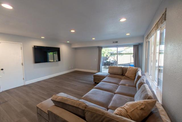 15105 Charter Oak Boulevard, Salinas CA: https://media.crmls.org/mediaz/2d9f85b7-a59b-4929-ac4f-331e8b86b30a.jpg