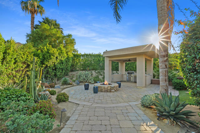73481 Mariposa Drive, Palm Desert CA: https://media.crmls.org/mediaz/2d9fe833-8b61-4096-8d81-e2d5ea8ea6c4.jpg