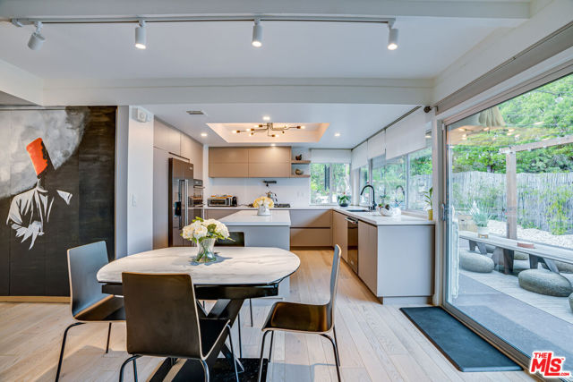 4101 Tarrybrae Terrace, Tarzana CA: https://media.crmls.org/mediaz/2da0039a-53d2-4255-bc08-81ce1db950d4.jpg