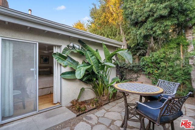 626 Pacific Street, Santa Monica CA: https://media.crmls.org/mediaz/2da0226a-70fd-43ec-84e1-6c2d61ba0645.jpg