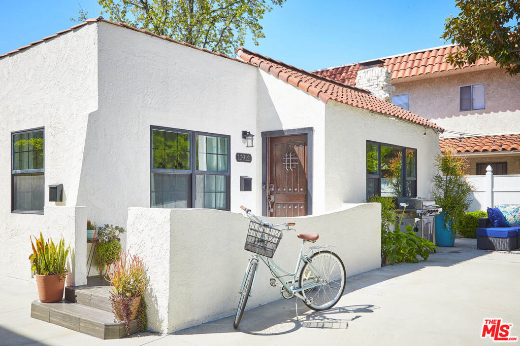 10912 Landale Street, Toluca Lake, CA 91602