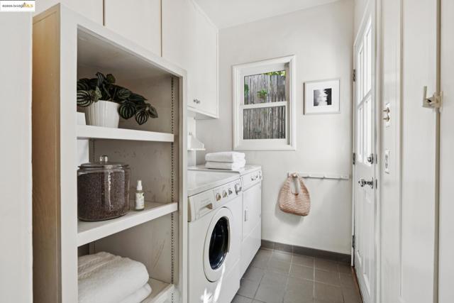4221 Whittle Ave, Oakland CA: https://media.crmls.org/mediaz/2da0e22c-190d-477c-ae95-58d7bbebe581.jpg