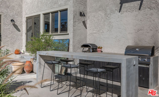 1715 S Kingsley Drive, Los Angeles CA: https://media.crmls.org/mediaz/2da11db8-84f5-47f7-840b-6afaaebcd6aa.jpg