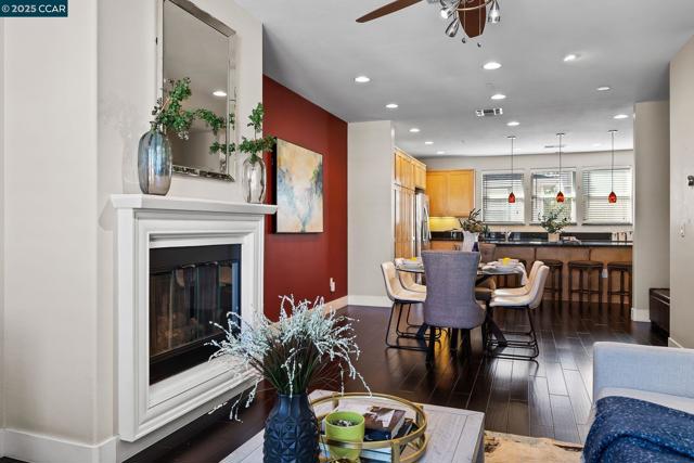 239 Marina Village Rd, Benicia CA: https://media.crmls.org/mediaz/2da2f5bb-0087-46b8-9fc3-ec06c57bd6c4.jpg
