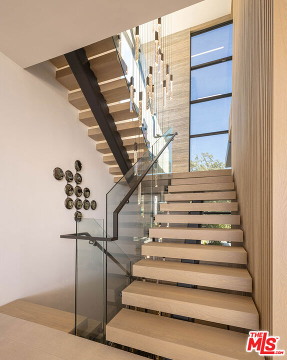 23917 Malibu Road, Malibu CA: https://media.crmls.org/mediaz/2da2ffad-ef9d-4ede-bb0d-eb0a71f1204f.jpg