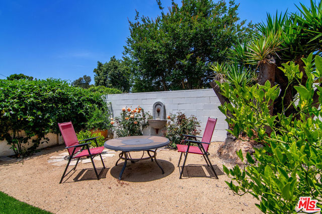 441 W Ellis Avenue, Inglewood CA: https://media.crmls.org/mediaz/2da3addc-9250-4fec-a465-104f5563daad.jpg