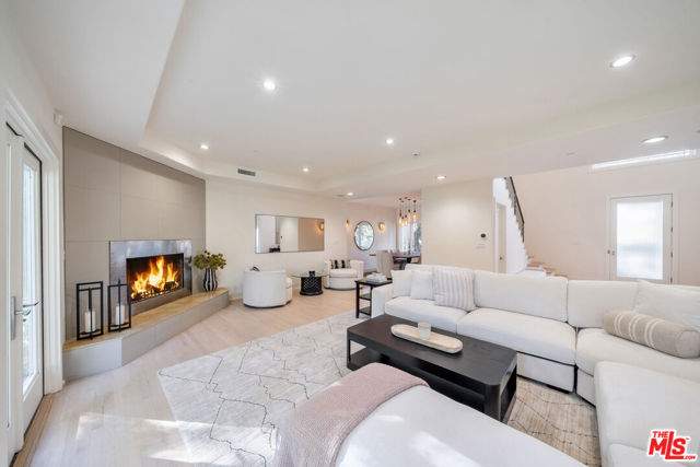 10148 Angelo Circle, Beverly Hills CA: https://media.crmls.org/mediaz/2da3d91c-1d1f-4257-b85e-843a8f0d10ce.jpg
