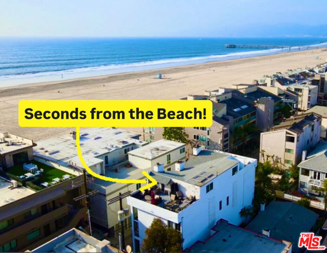 14 Mast Street, Marina del Rey CA: https://media.crmls.org/mediaz/2da40176-69a8-4bba-89c1-a6c751152ba8.jpg