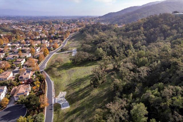 2810 Berwick Avenue, Gilroy CA: https://media.crmls.org/mediaz/2da49319-681b-499d-be92-107767ee21a0.jpg