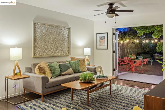 1000 Navellier St, El Cerrito CA: https://media.crmls.org/mediaz/2da4c55a-fc46-4afc-81a7-73aaa9ebac76.jpg