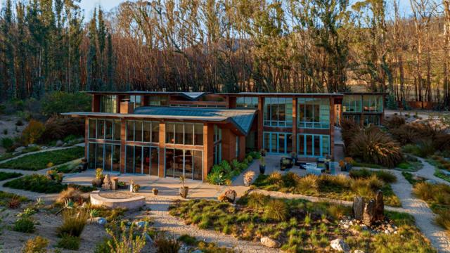 2050 Green Oaks Way, Pescadero CA: https://media.crmls.org/mediaz/2da4fa82-f763-41d7-ad87-bce14fc4fa7c.jpg