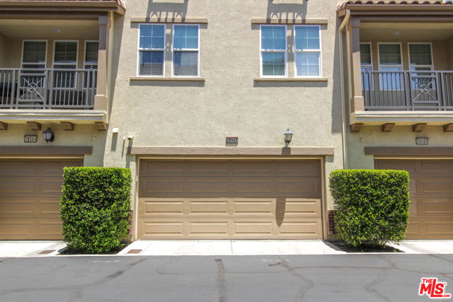 28562 Herrera Street, Valencia CA: https://media.crmls.org/mediaz/2da50dc4-5081-44bc-b6c8-a67d0cbb3269.jpg