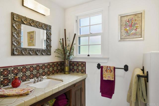 308 Sunset Drive, Encinitas CA: https://media.crmls.org/mediaz/2da522de-18c6-4e8c-b1b3-1bc5a7be9fbc.jpg