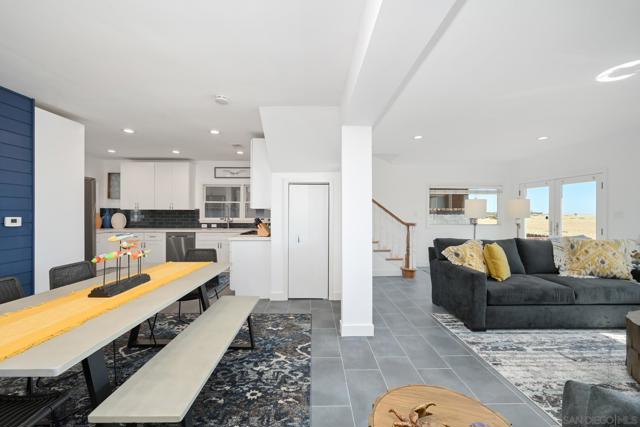 206 E E Oceanfront, Newport Beach CA: https://media.crmls.org/mediaz/2da5384e-07b2-415c-8cc1-588a1a774559.jpg