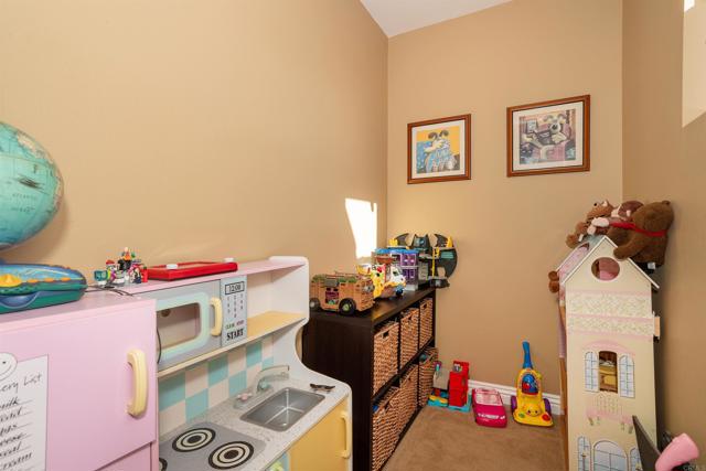 3753 Bergen Peak Place, Carlsbad CA: https://media.crmls.org/mediaz/2da5d341-d93e-4463-a40e-a60016e3457c.jpg