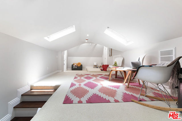 1067 Hi Point Street, Los Angeles CA: https://media.crmls.org/mediaz/2da6e5ac-0860-4f71-8160-755ca5ba99ca.jpg