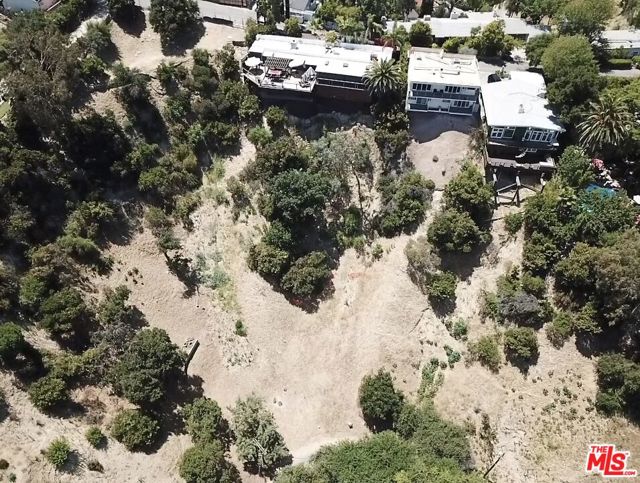 4601 Ensenada Drive, Woodland Hills CA: https://media.crmls.org/mediaz/2da74ac3-cb64-4a0c-ab79-55dd1aafb2cd.jpg