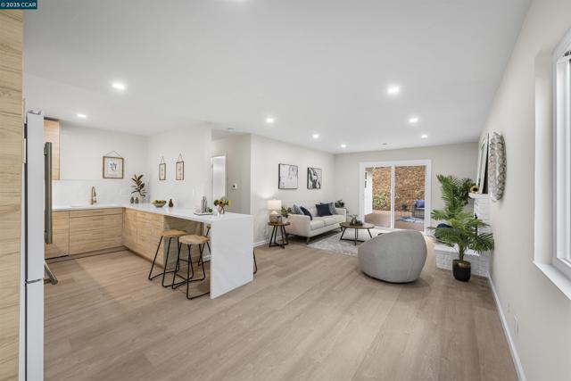 16639 Selby Dr, Castro Valley CA: https://media.crmls.org/mediaz/2da7eace-704b-4e68-91c2-b3cd67ca7755.jpg