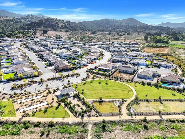 28079 Harvest Ct, Valley Center CA: https://media.crmls.org/mediaz/2da84aa4-8a74-4ef7-bf16-ff7cb35f644e.jpg