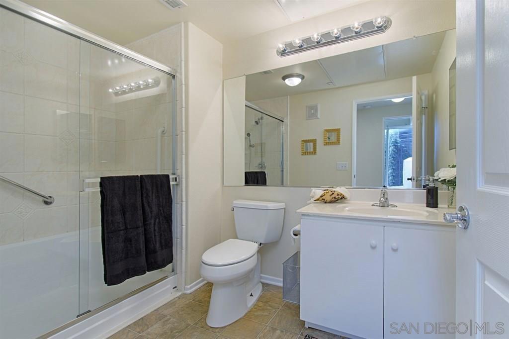 https://media.crmls.org/mediaz/2da8a099-7eb5-4858-8564-78d92428fd8c.jpg?preset=X-Large