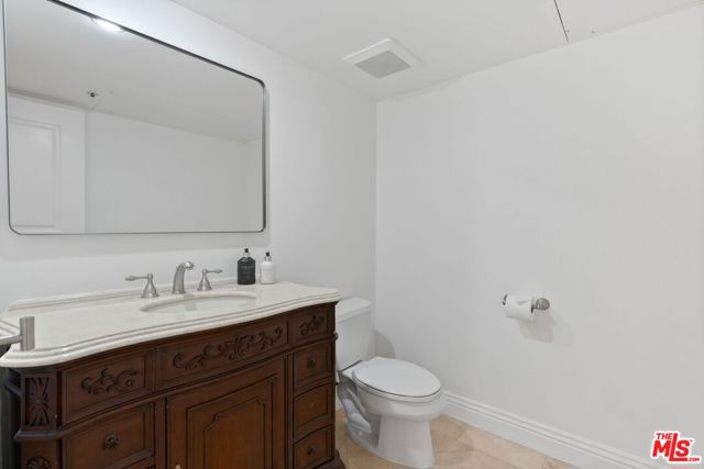 10795 Wilshire Boulevard, Los Angeles CA: https://media.crmls.org/mediaz/2da8bf0e-1f8d-486a-a161-10251390fe67.jpg