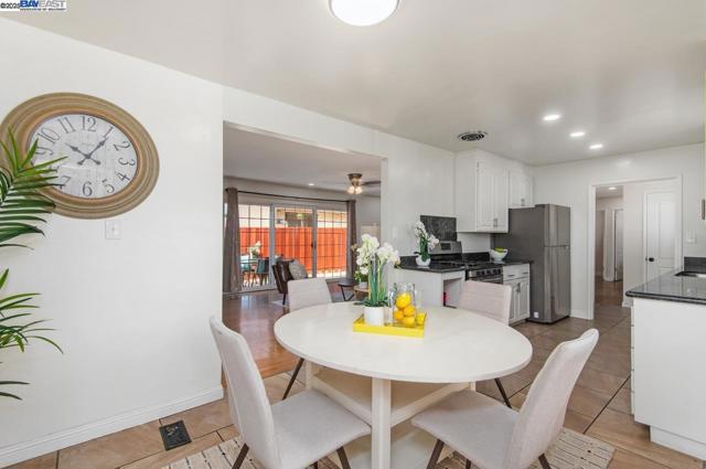 16560 Russell Ct, San Leandro CA: https://media.crmls.org/mediaz/2da8d1f5-4c10-4a14-9e19-9998b0b79d72.jpg