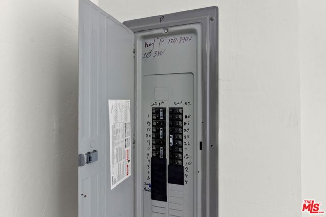 223 N Breed Street, Los Angeles CA: https://media.crmls.org/mediaz/2da9be10-6134-459f-bd93-84f17cdd828a.jpg