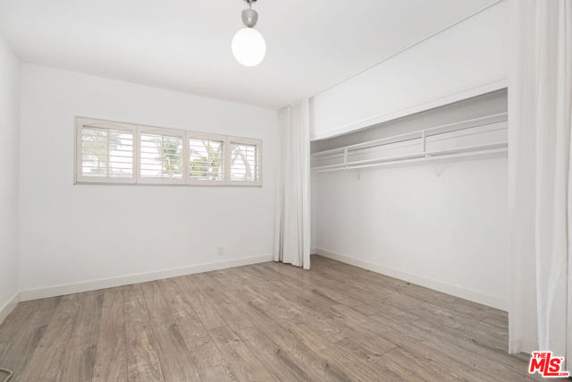 1233 N Laurel Avenue, West Hollywood CA: https://media.crmls.org/mediaz/2daa44b0-c4f5-413d-ac27-f48e3633809b.jpg