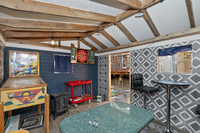 387 Wren Drive, Big Bear CA: https://media.crmls.org/mediaz/2daa5536-e944-4dc0-8ee9-ee9ff37ba315.jpg