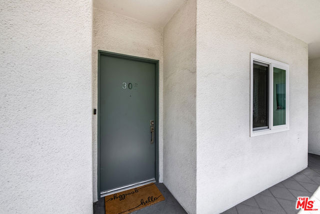4326 Babcock Avenue, Studio City CA: https://media.crmls.org/mediaz/2daaef19-982c-4b39-a1fa-1c6c3ffd7efc.jpg