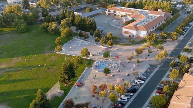 2006 Jubilee Drive, Hayward CA: https://media.crmls.org/mediaz/2dab4121-f380-4dcc-8eb4-eb957ca8703b.jpg