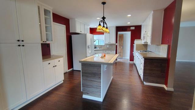 648 Cedar Street, El Cajon CA: https://media.crmls.org/mediaz/2dab65b9-4843-46a0-84d9-8fa53fd28994.jpg