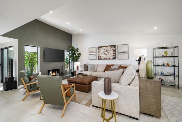 99 Camino Arroyo Place, Palm Desert CA: https://media.crmls.org/mediaz/2dabf3b8-6b14-4f7c-98bc-e0260136850e.jpg