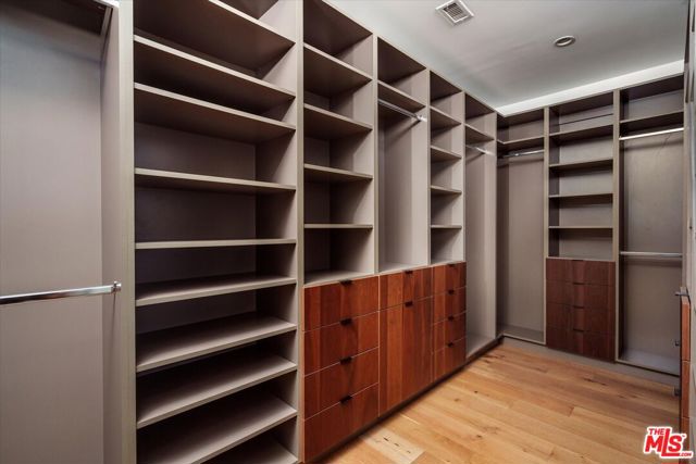 3042 Landa Street, Los Angeles CA: https://media.crmls.org/mediaz/2dac0a12-5e0d-4e8d-948b-9ffc4a71269d.jpg