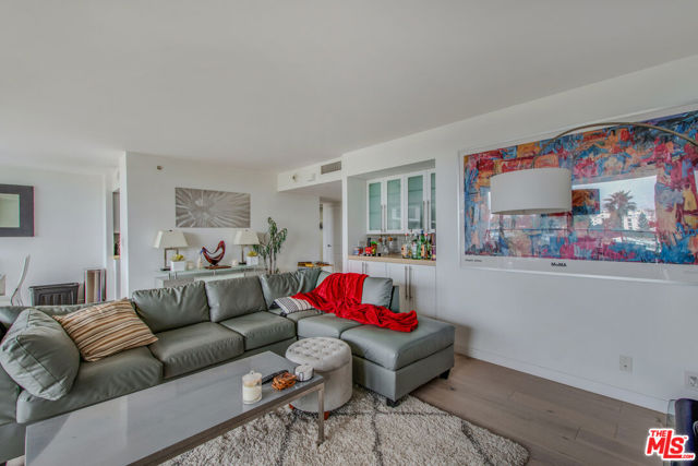 201 Ocean Avenue, Santa Monica, California 90402, 2 Bedrooms Bedrooms, ,1 BathroomBathrooms,Stock Cooperative,For Sale,Ocean,24354199