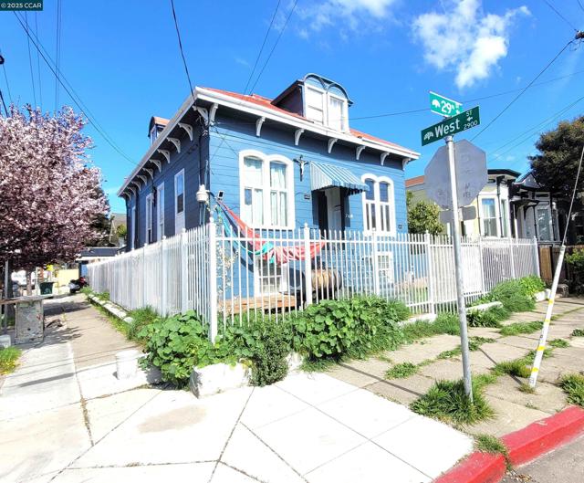 760 29th Street, Oakland CA: https://media.crmls.org/mediaz/2dac4144-8b95-4bb9-b770-fd2da4ef34e0.jpg
