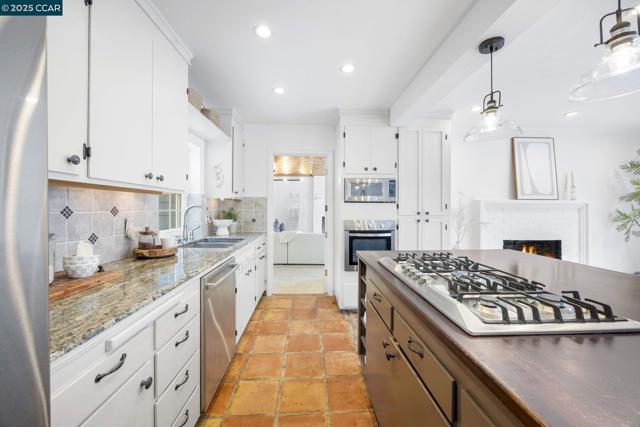 110 Twin Peaks Drive, Walnut Creek CA: https://media.crmls.org/mediaz/2dac44db-86b4-47a8-8aca-863db096bef8.jpg