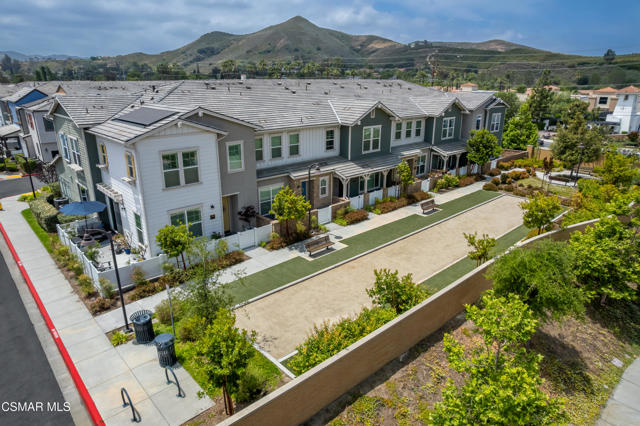 212 Red Brick Drive, Simi Valley CA: https://media.crmls.org/mediaz/2dad428d-7f99-41d0-94fa-9a080f688075.jpg