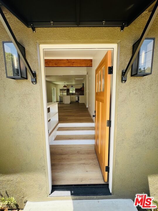 3815 Fernwood Avenue, Los Angeles CA: https://media.crmls.org/mediaz/2dad909f-abc2-4685-9ad5-1dcd3f4a305b.jpg