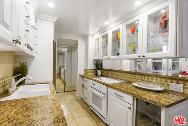 1131 Alta Loma Road, West Hollywood CA: https://media.crmls.org/mediaz/2dae132a-609b-46bc-a23e-61599568ce82.jpg
